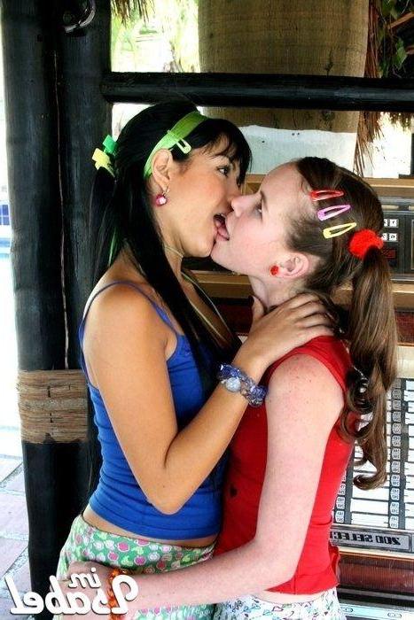 20P Pictures of Im Isabel making out with her girlfriend