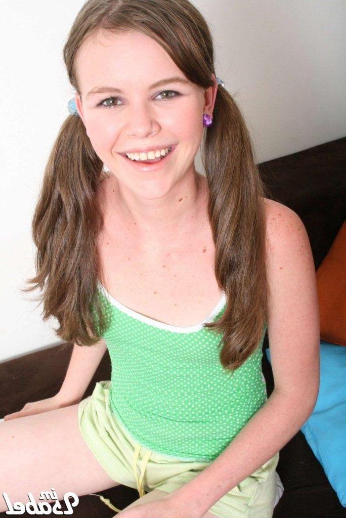 20P Pictures of teen babe Im Isabel getting ready for her girlfriend