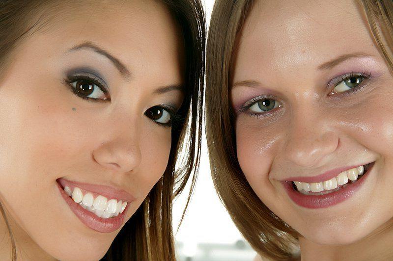20P Pictures of Isis Lee fucking her hot girlfriend