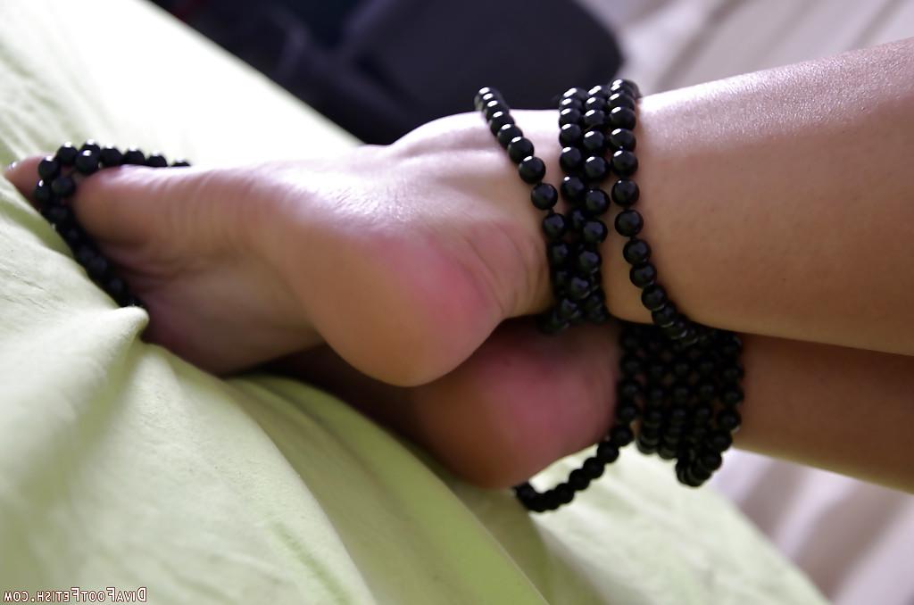 16P Magnificent babe Princess is showing her pretty feet and legs
