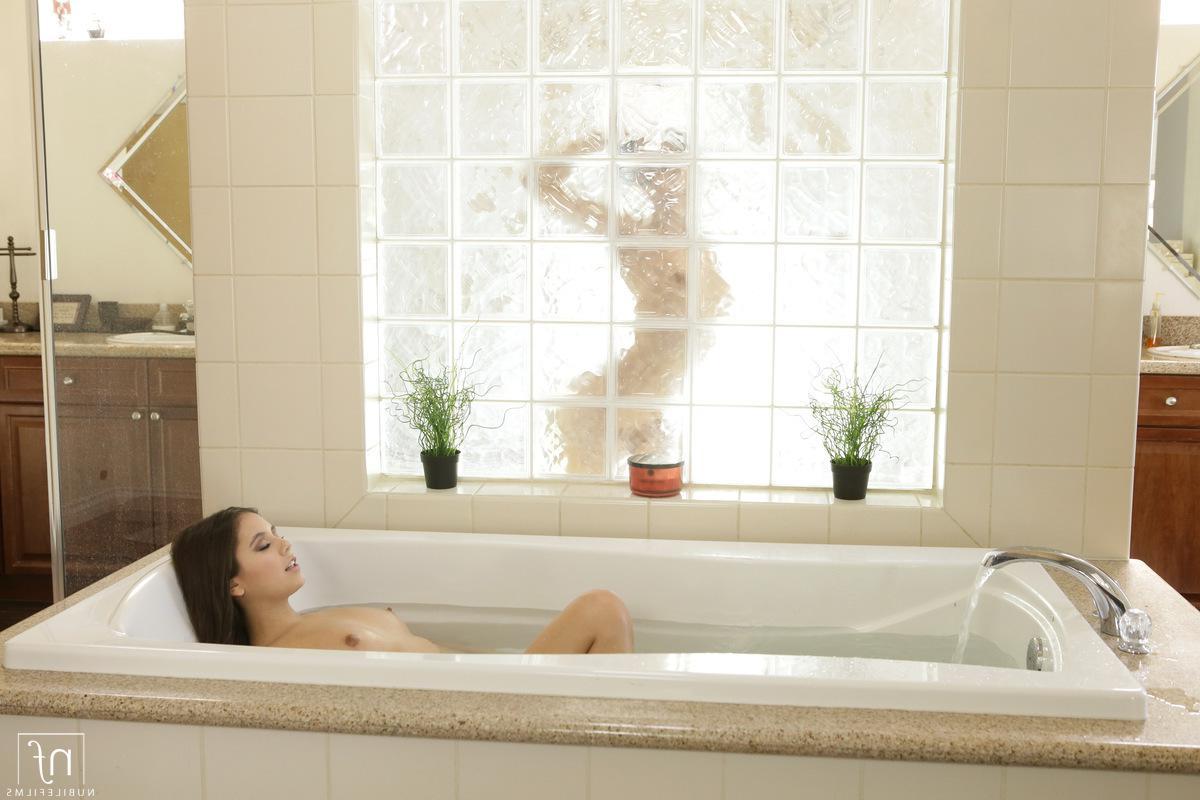 16P Hot teens Jenna Sativa and Lucy Doll eat each other out in the bath