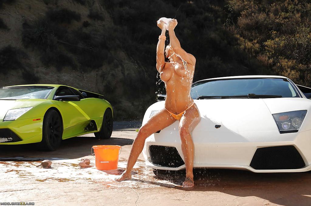 16P Rachel Starr getting wet and stripping off her tiny bikini outdoor