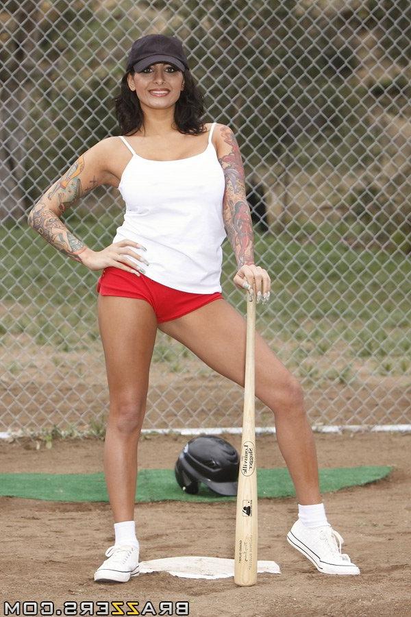 16P Sports MILF babe Ricki Raxxx plays baseball naked outdoor