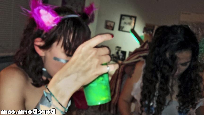 16P Lascivious drunk coeds are into wild groupsex in the dorm room