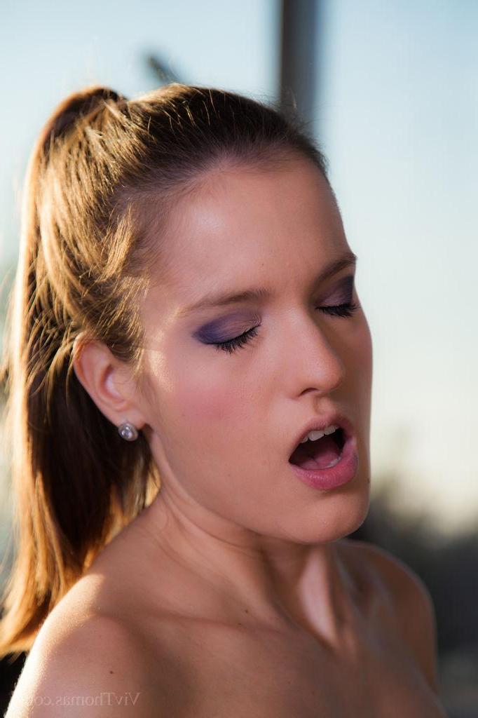 16P Tracy Delicious and Jesie Jones pleasure each other in every room