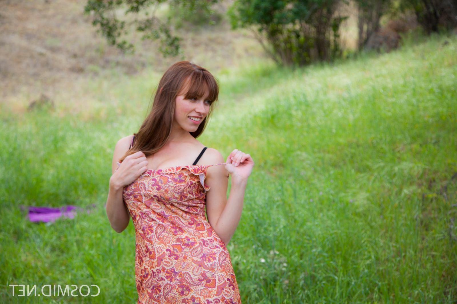 16P Redhead beauty Jessica strips naked in the field