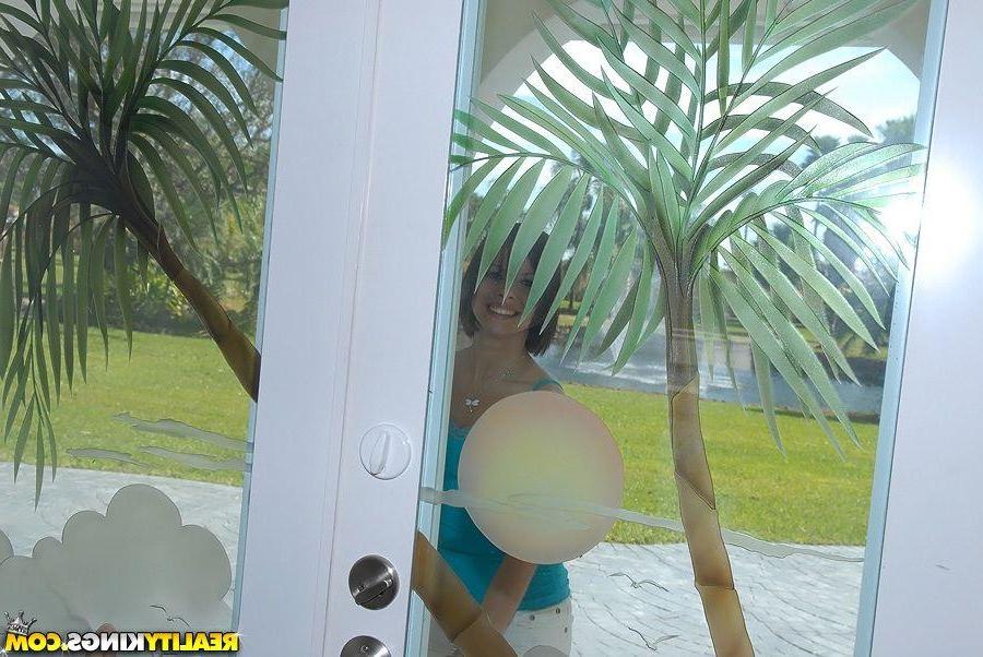 20P Pictures of Diem Moore getting her wet pussy fucked