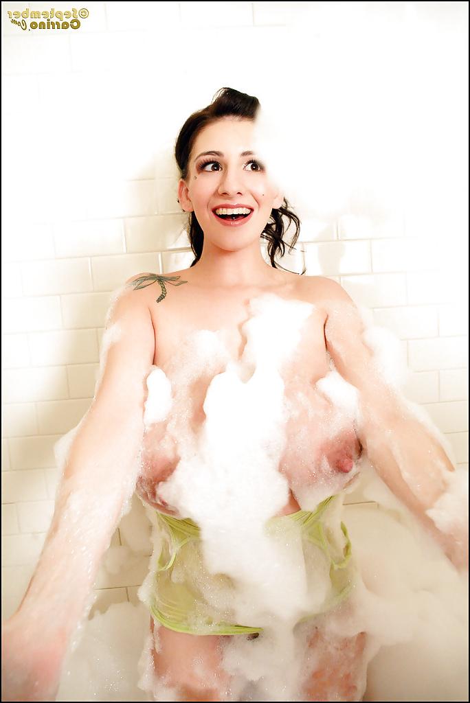 12P Voluptuous babe with huge boobs September Carrino taking a bath