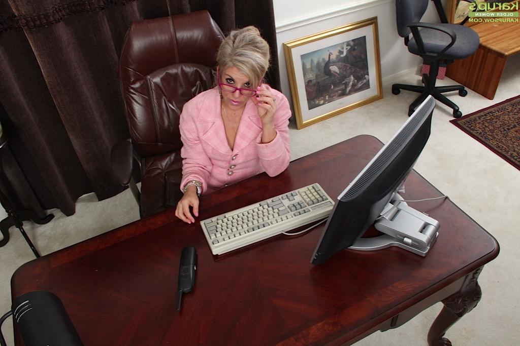 16P Awesome mature lady Sierra Smith undresses in the office room