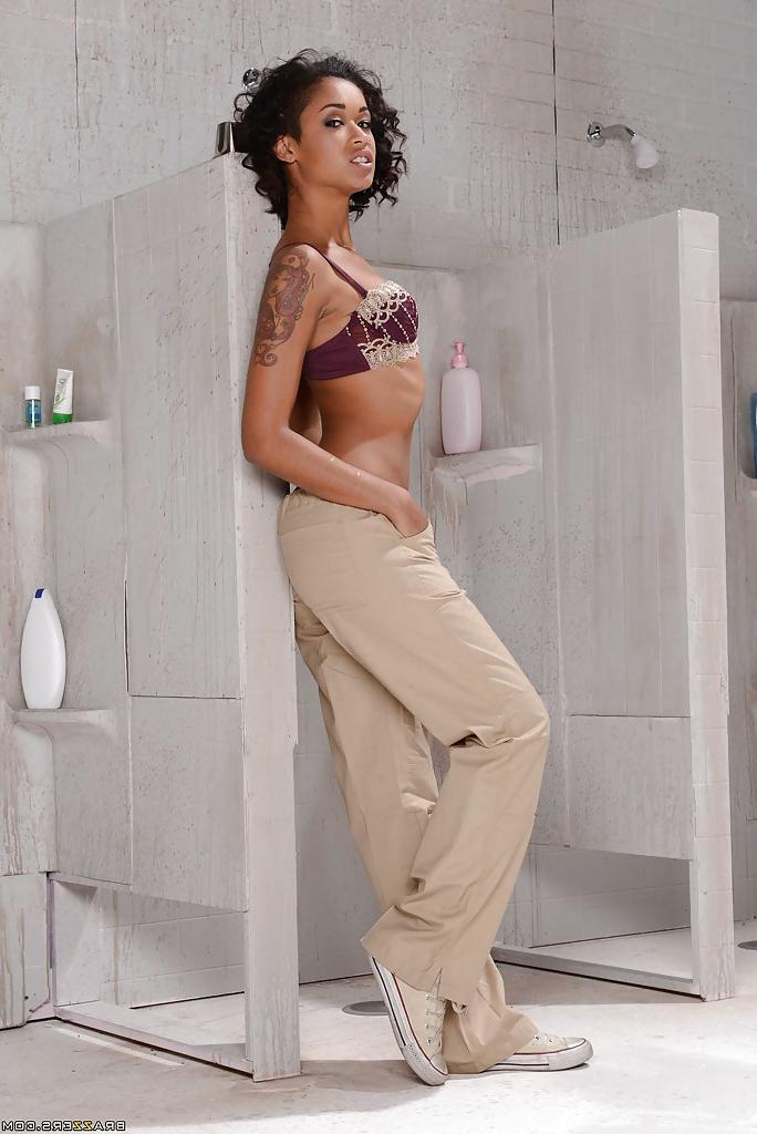 16P Stunning ebony babe Skin Diamond showing off her hot body and trimmed bush