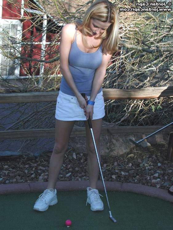 20P Pictures of Jordan Capri making out with her girlfriend