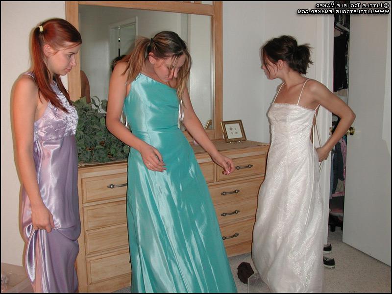 20P Pictures of teen girls changing together