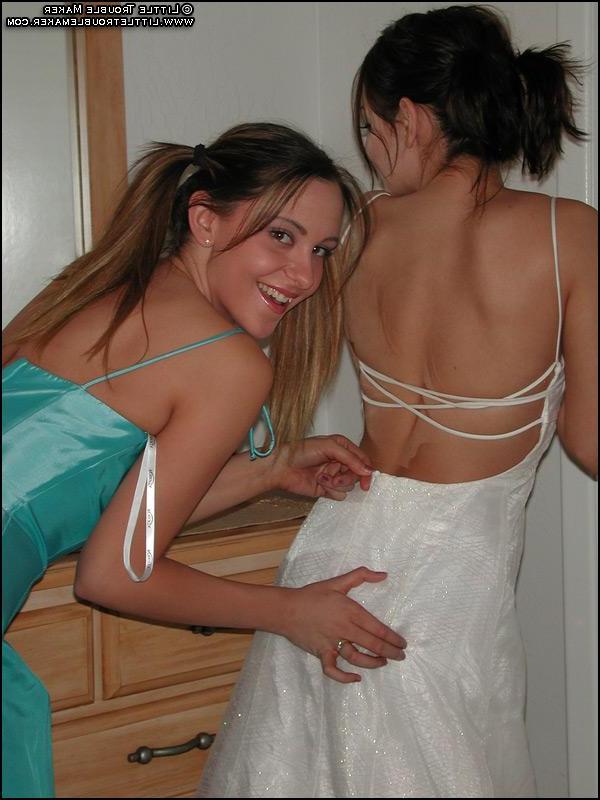 20P Pictures of teen girls changing together