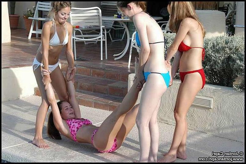15P Hot girls get naked outside
