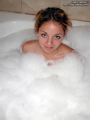 15P Jordan capri in steamy bath