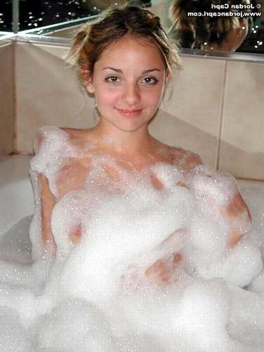 15P Jordan capri in steamy bath