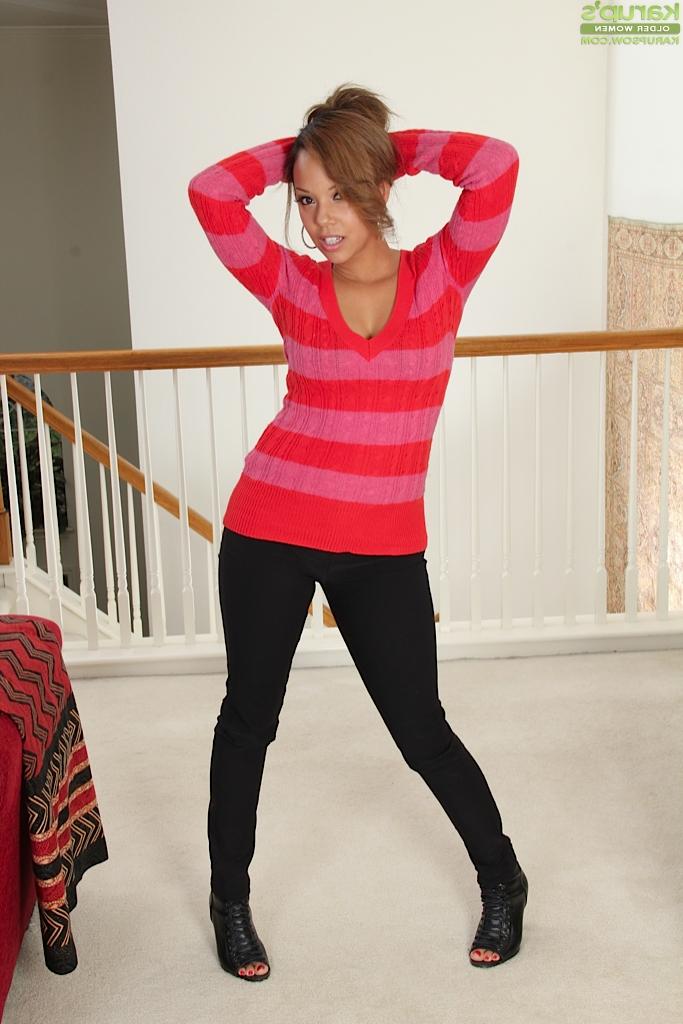 16P Foot fetish of the sweet Latina milf Stacy Welch is presented