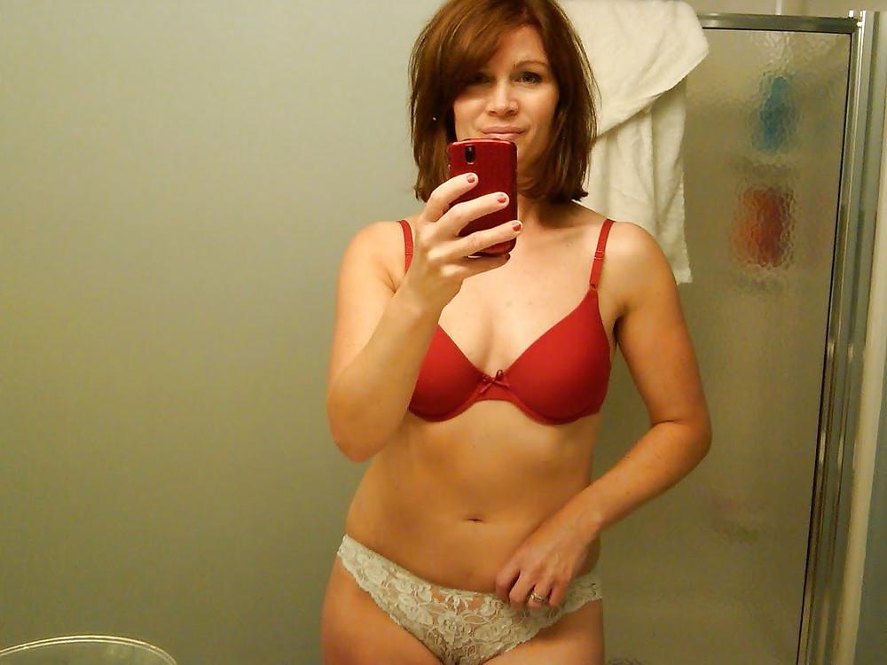 25P Self Shot Milf
