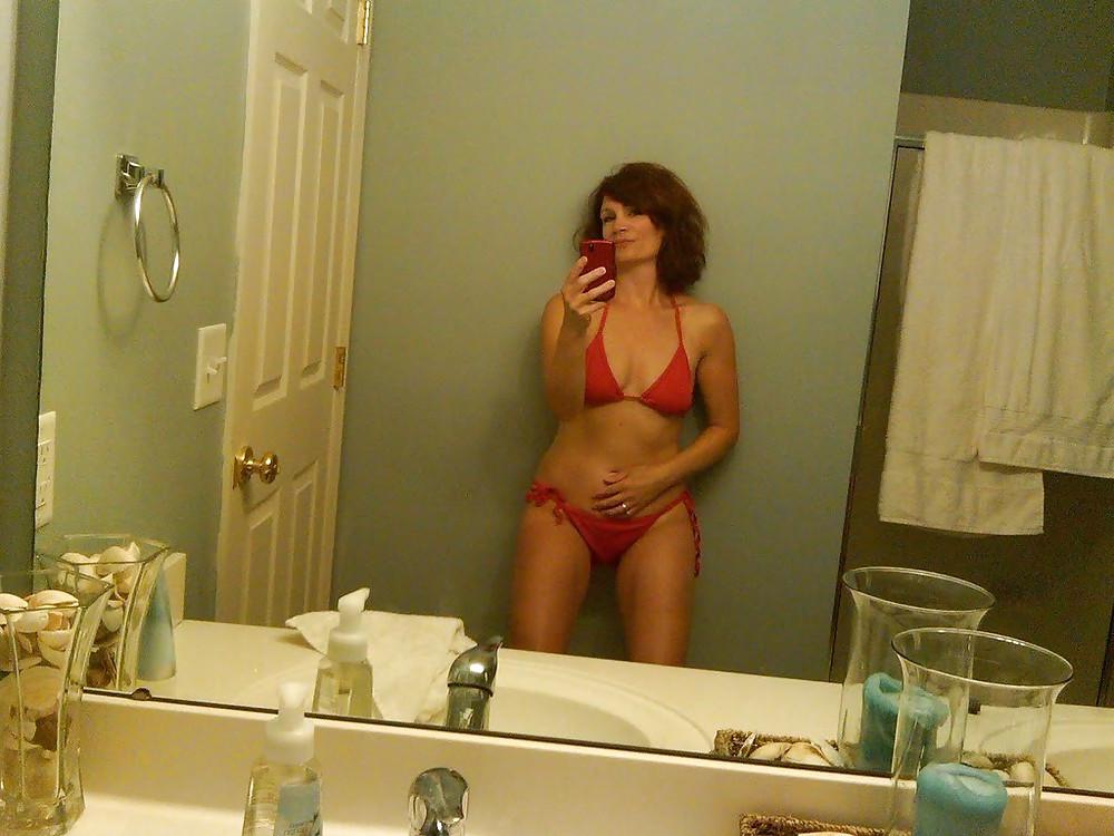 25P Self Shot Milf