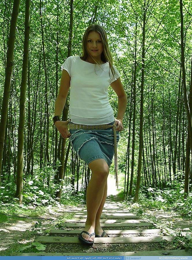 20P Pictures of teen girl Josie Model showing her boobs