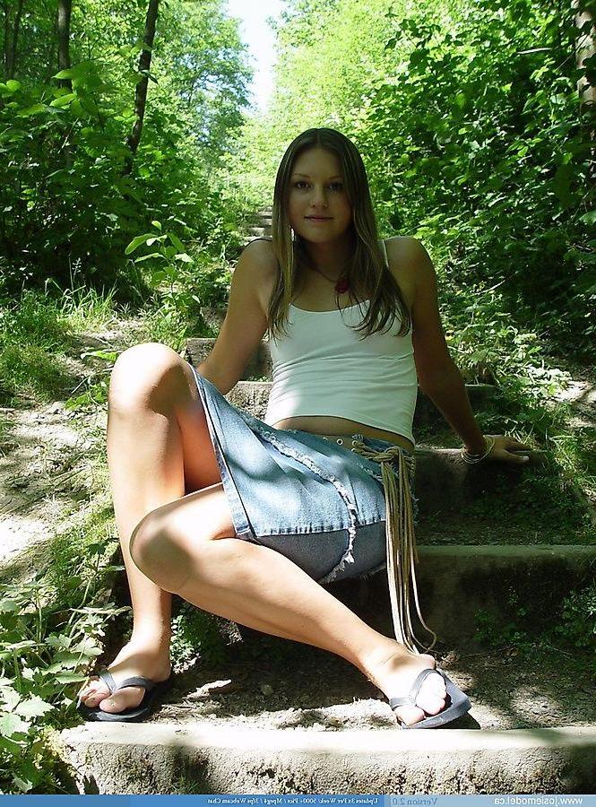 20P Pictures of teen girl Josie Model showing her boobs