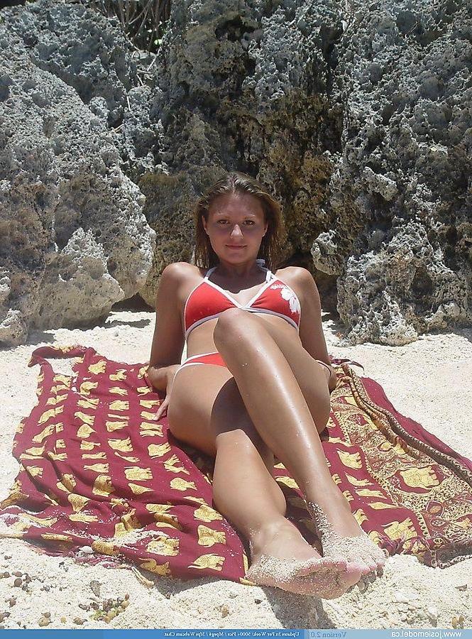 20P Pictures of Josie Model slipping out of her bikini