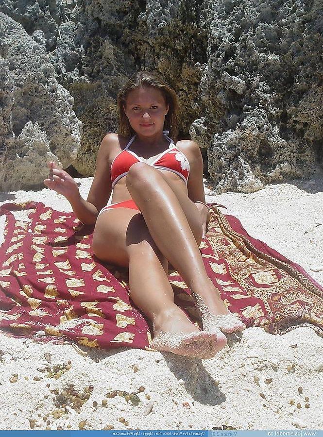 20P Pictures of Josie Model slipping out of her bikini