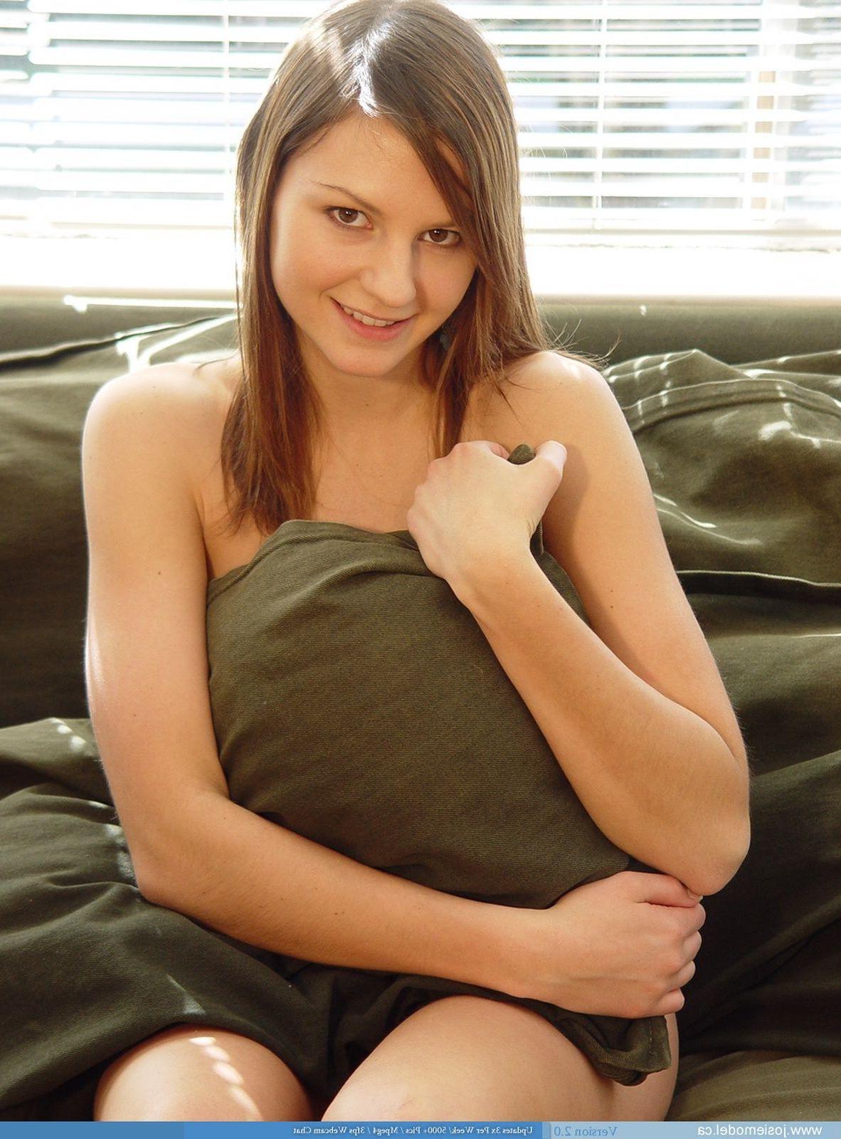 20P Pictures of teen girl Josie Model stripping just for you