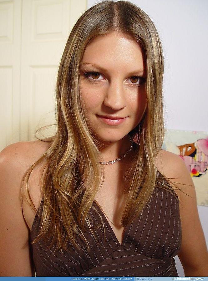 20P Pictures of teen girl Josie Model stripping to get you off