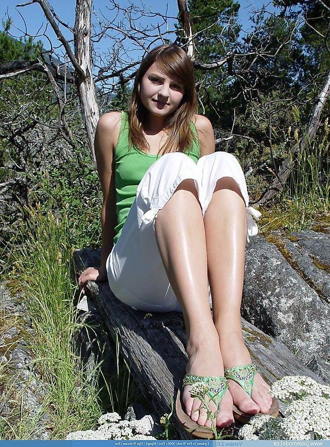 20P Pictures of Josie Model flashing in her sexy bikini