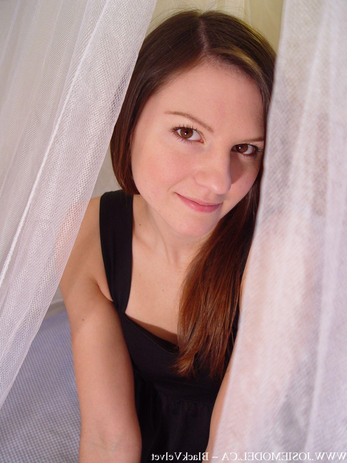 20P Pictures of teen girl Josie Model stripping just for you