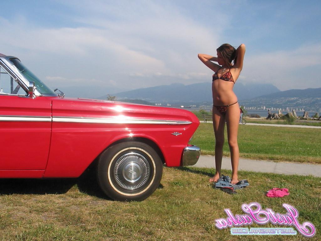 20P Pictures of Just Sasha teasing with her bikini and classic car