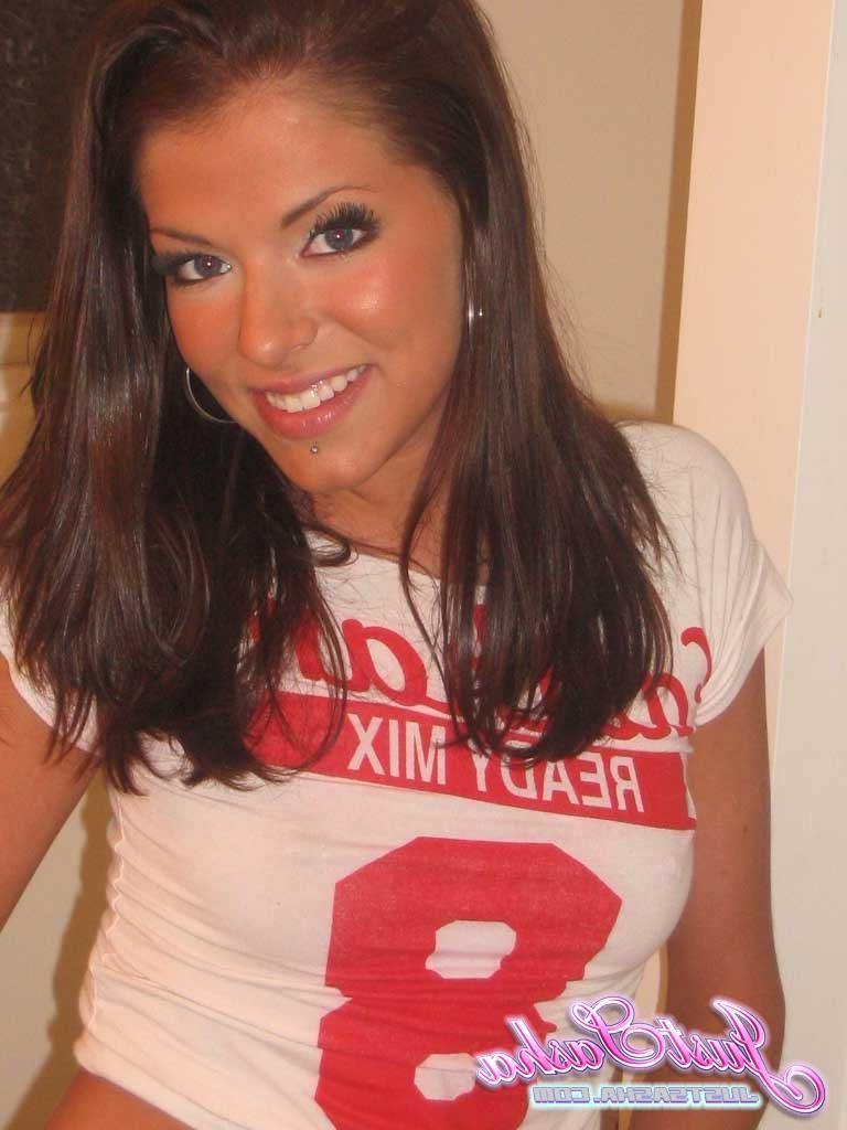 20P Pictures of teen model Just Sasha taking a hot bath