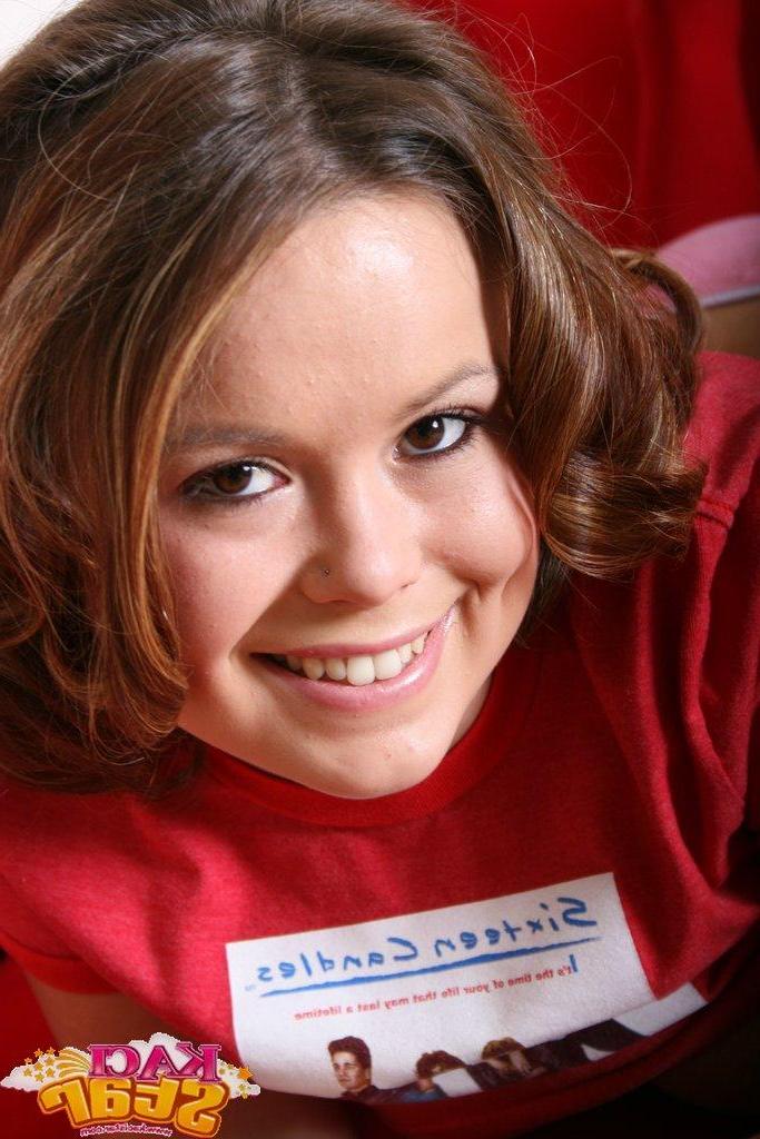 20P Pictures of Kaci Star showing you her wet teen pussy
