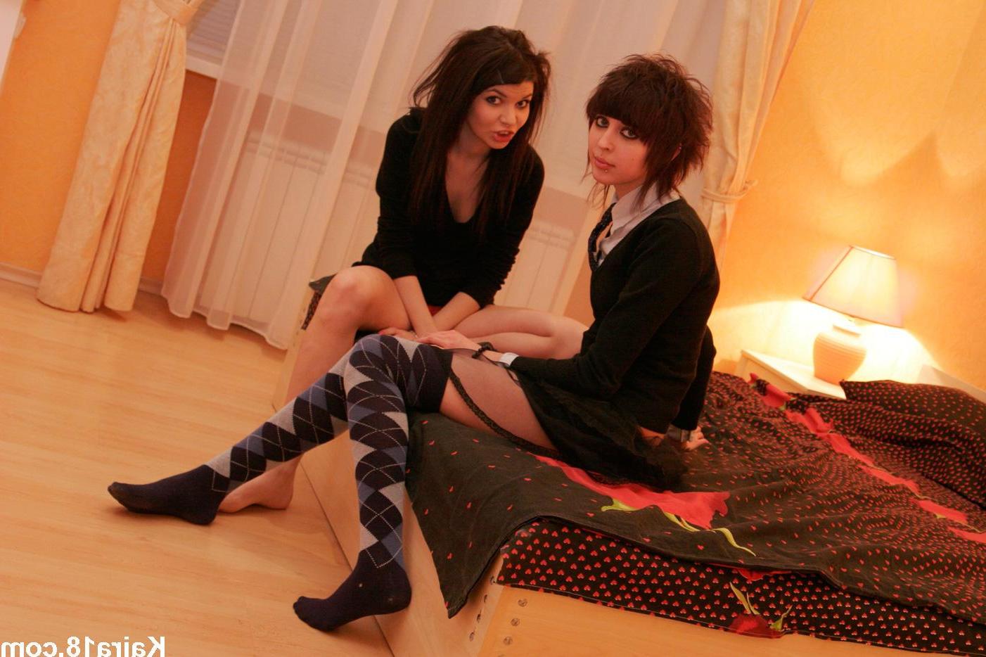 15P Pictures of teen girl Kaira 18 playing with her girlfriend