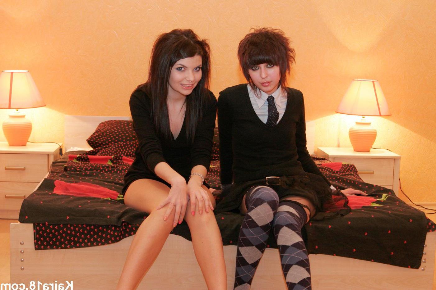 15P Pictures of teen girl Kaira 18 playing with her girlfriend
