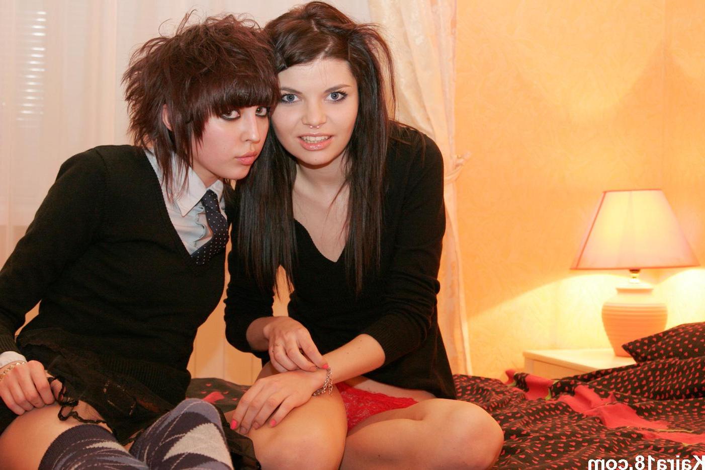 15P Pictures of teen girl Kaira 18 playing with her girlfriend