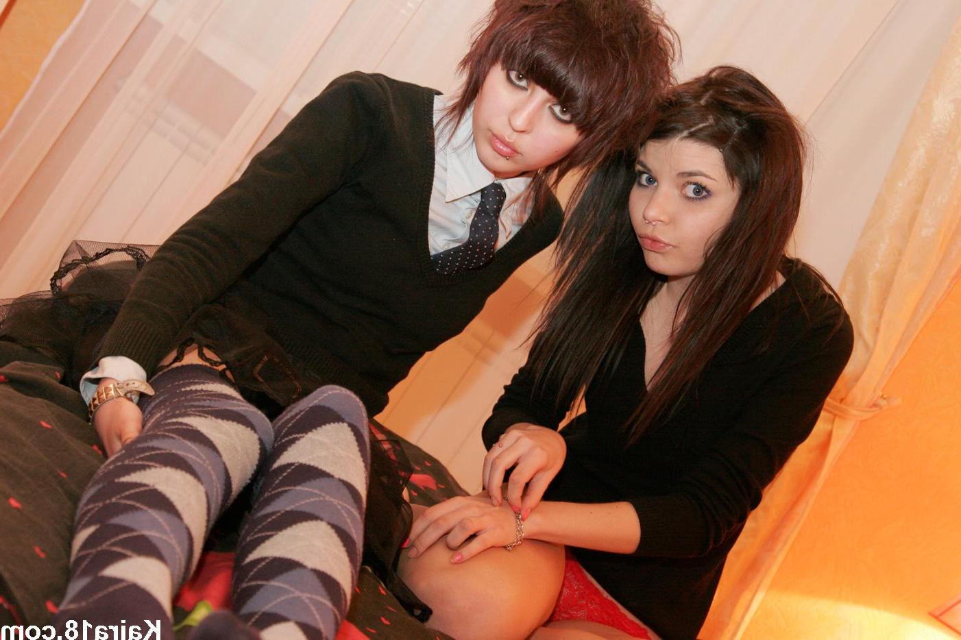 15P Pictures of teen girl Kaira 18 playing with her girlfriend