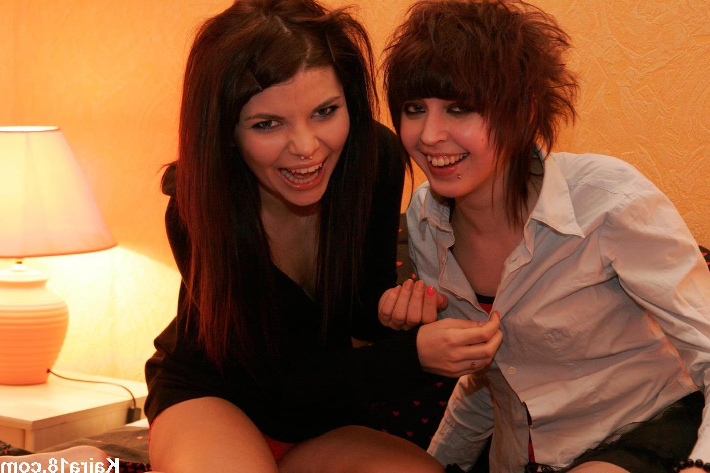 15P Pictures of teen girl Kaira 18 playing with her girlfriend