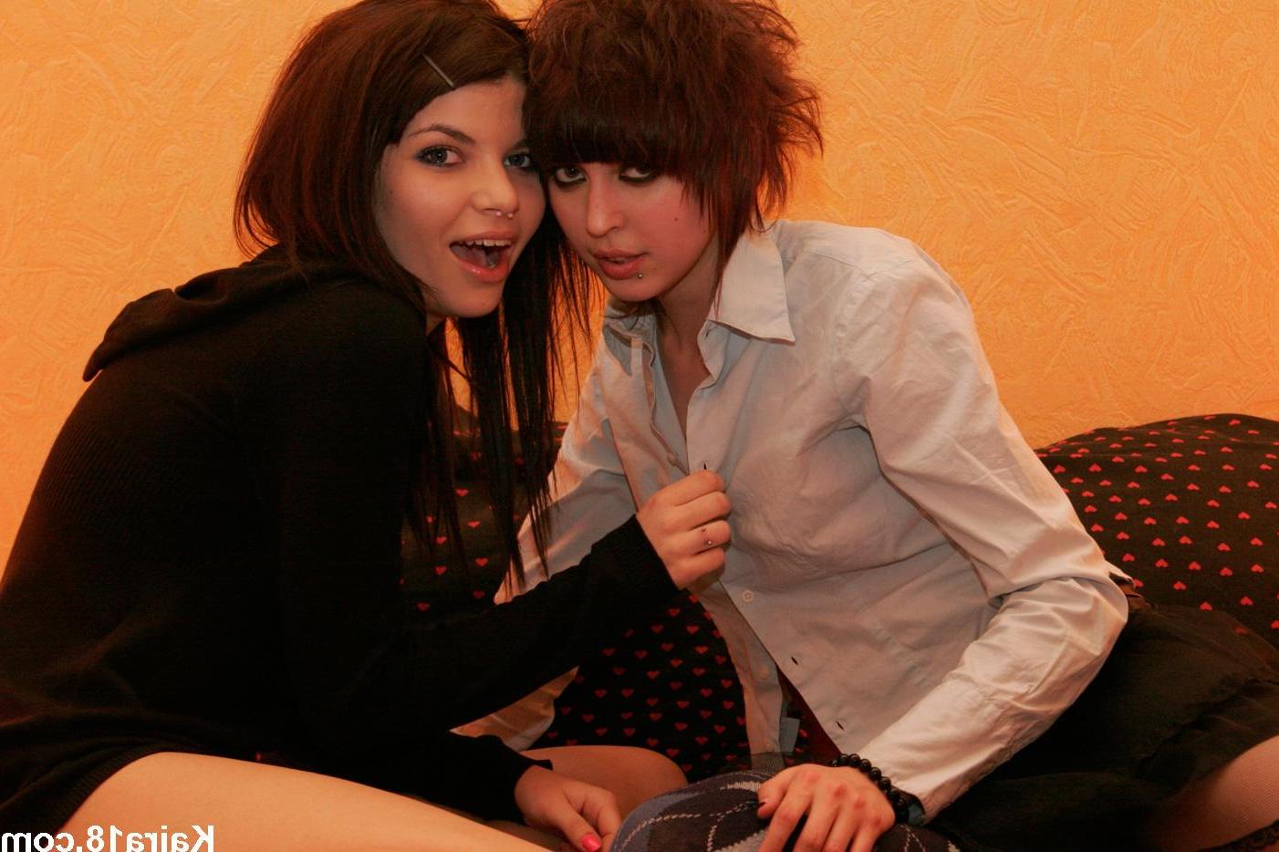 15P Pictures of teen girl Kaira 18 playing with her girlfriend