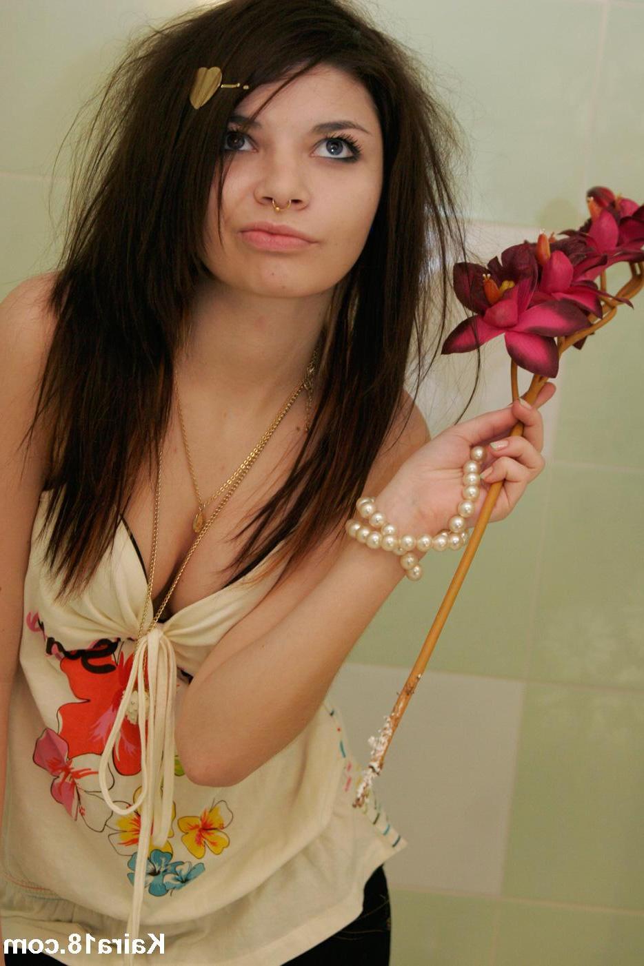 15P Pictures of Kaira 18 teasing with her pretty face