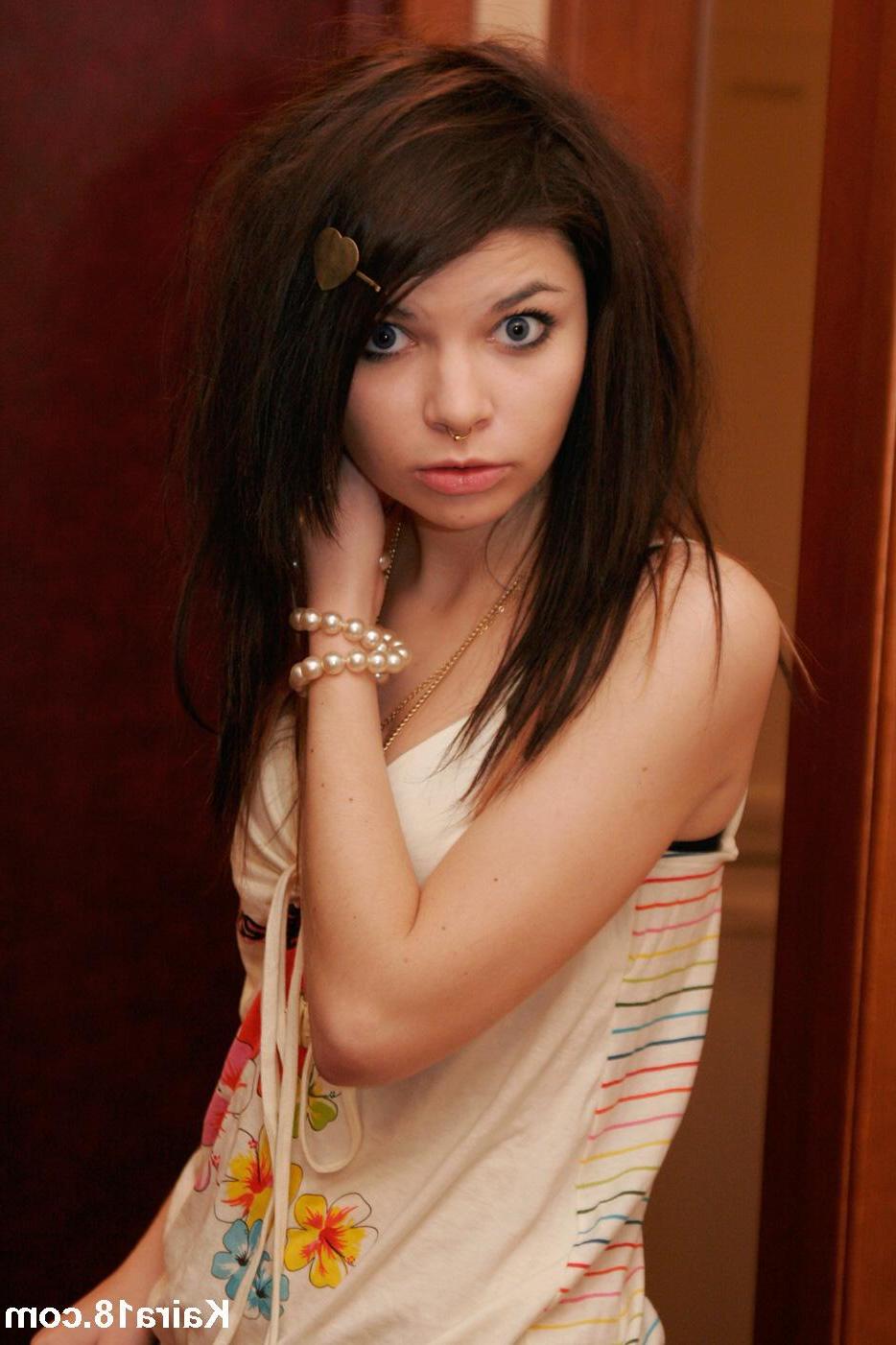 15P Pictures of Kaira 18 teasing with her pretty face