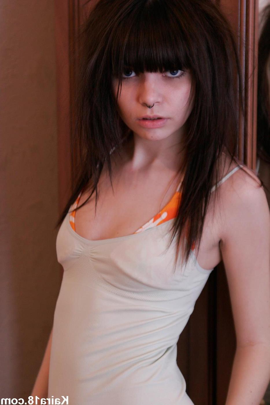 15P Pictures of teen girl Kaira 18 waiting for you in bed