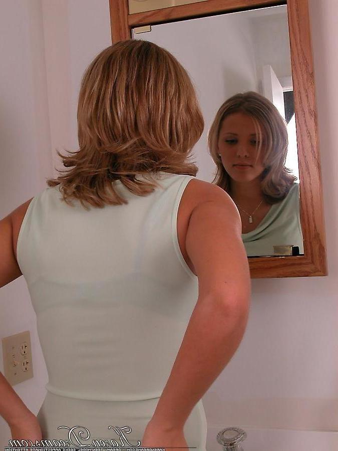 20P Pictures of Karen Dreams changing her clothes
