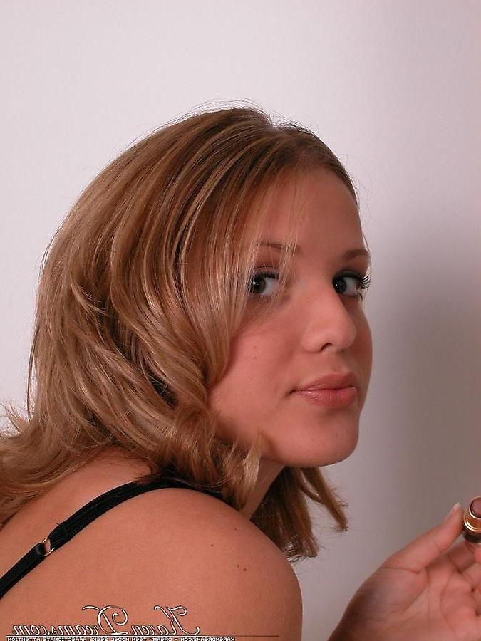 20P Pictures of Karen Dreams changing her clothes