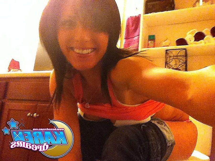 20P Pictures of teen amateur Karen Dreams taking some hot pics of herself