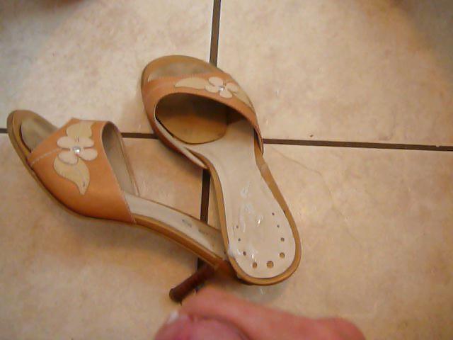 6P Cum on sandal