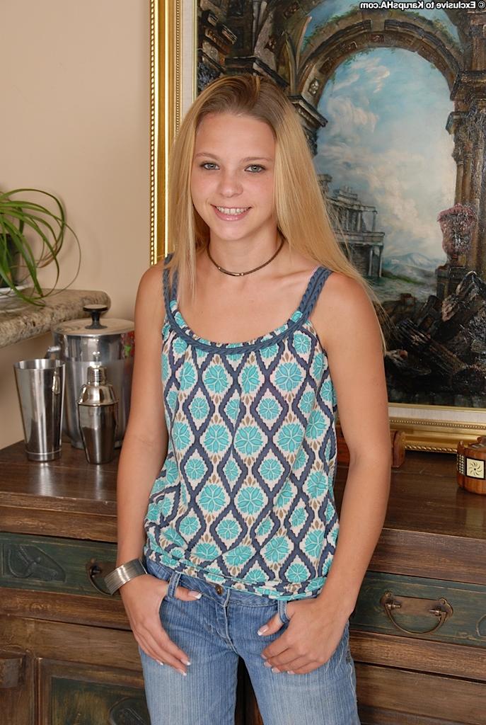 16P Teen babe Destiny Garnet is posing in her favorite tight jeans
