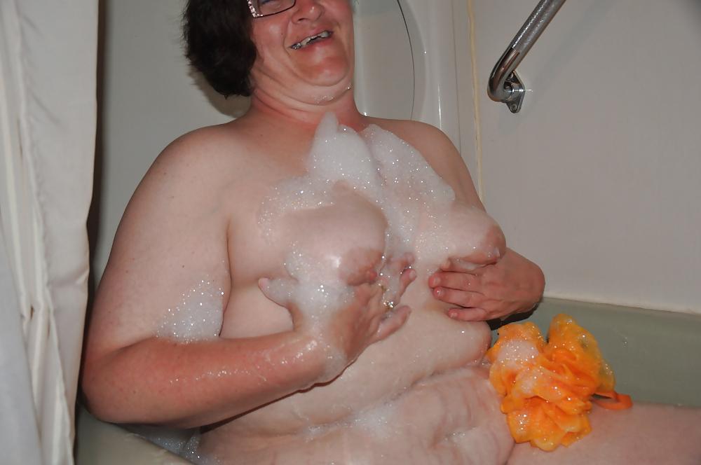 5P Playful bbw in the bath