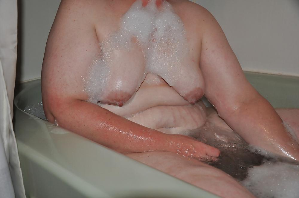 5P Playful bbw in the bath